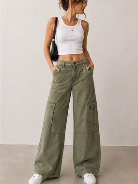 Y2K BP. Green Wide-Leg Cargo Pants 97 % cotton Size 10
